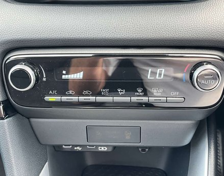 Toyota Yaris ICON HEV CVT 50