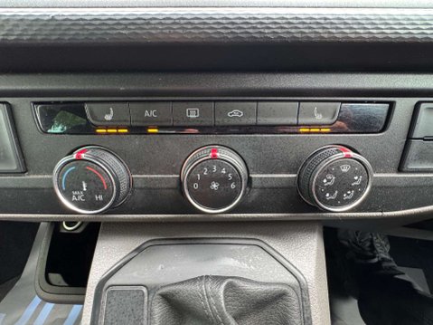 Volkswagen Transporter 2.0 Transporter T32 Highline TDI 4Motion Semi-Auto 4WD 35