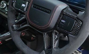 Land Rover Defender 110 V8 P525 URBAN XRS 10