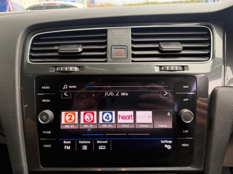 Volkswagen Golf 1.0 TSI BlueMotion Tech SE Nav Euro 6 (s/s) 5dr 27