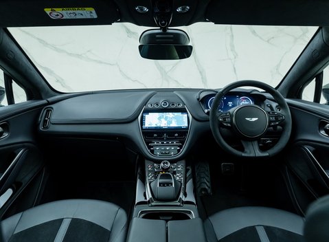 Aston Martin DBX 707 18