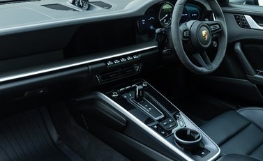 Porsche 911 Carrera 4S (992) 16