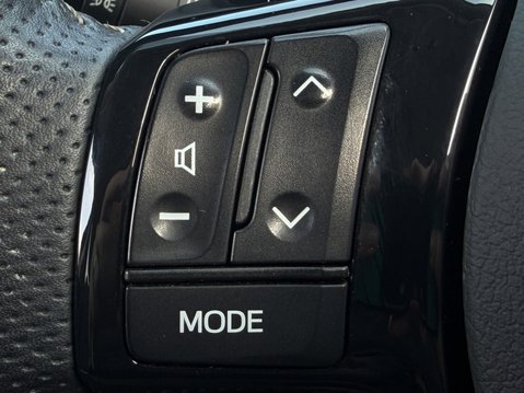 Toyota Yaris 1.5 Hybrid Design 5dr CVT [Nav] 28