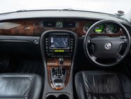 Jaguar XJ 3.0 XJ Sovereign V6 Auto 4dr 17