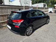 Hyundai i30 1.6 CRDI SE NAV 5 Dr 4