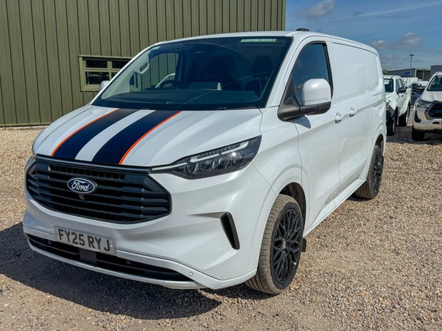 Ford Transit Custom SWB L1H1 Low Roof Limited 280 Air Con Alloys Cam Sensors EURO 6 2