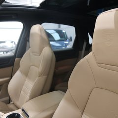 Porsche Cayenne V6 Platinum Edition - PTS Colour and Incredible Specification 2