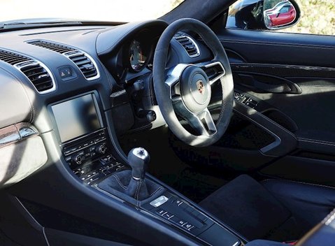 Porsche Cayman GT4 10