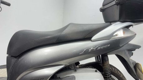 Honda SH300i SH300 2010 300CC PROJECT RUNNING SCOOTER SPARES OR REPAIR BIKE 20