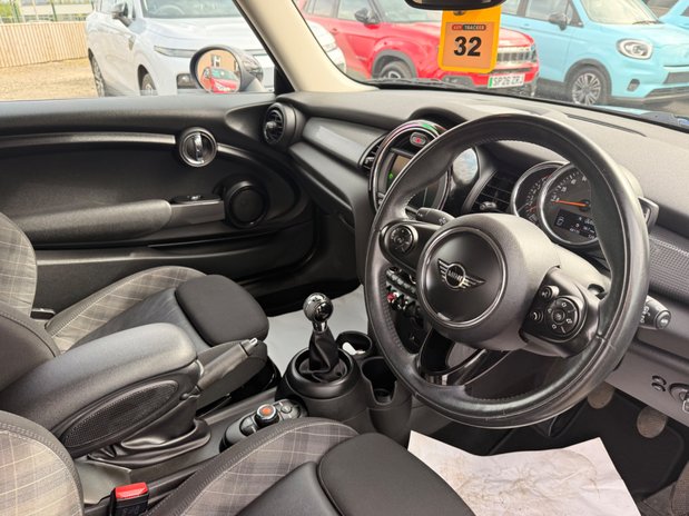 Mini Hatch COOPER 16