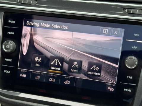 Volkswagen Tiguan 2.0 TDI R-Line Euro 6 (s/s) 5dr 34