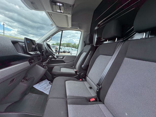 Volkswagen Crafter MWB L2H2 [SOLD CR] High Roof Commerce Plus Cr35 Air Con Cruise EURO 6 13