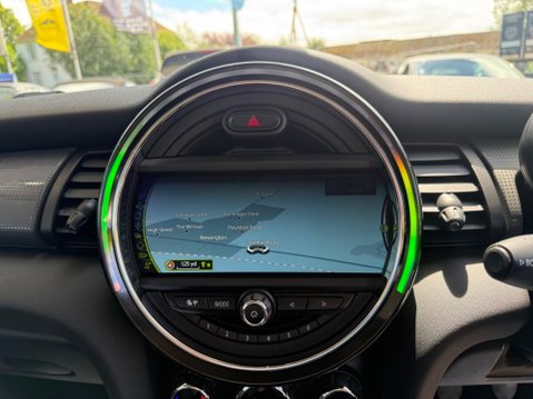 Mini Hatch 1.5 Cooper Euro 6 (s/s) 3dr 37
