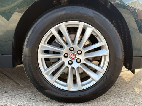 Jaguar F-Pace 2.0 F-Pace Portfolio AWD D Auto 4WD 5dr 19