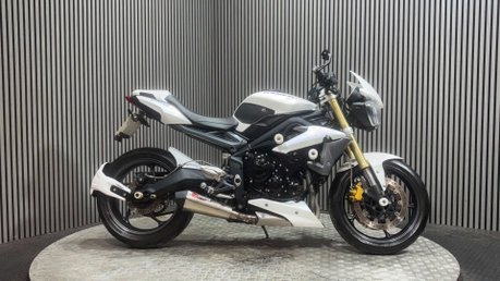 Triumph Street Triple 2014 27K NEW MOT SERVICED SCORPION EXHAUST NAKED 675CC TRIPLE 1