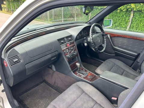 Mercedes-Benz C Class 1.8 C180 Elegance 4dr 9