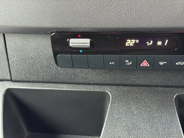 Mercedes-Benz Sprinter AUTO MWB L2H2 High Roof Pro Air Con Camera EURO 6 36