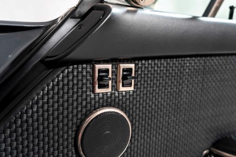 Porsche 911 SINGER 911 SUSSEX COMMISSION. INFORMATION COMING SOON. 65