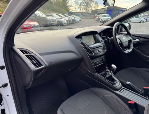Ford Focus 1.0 Focus ST-Line 5dr 17