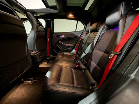 Mercedes-Benz GLA Class GLA 220 D 4MATIC AMG LINE PREMIUM PLUS 17