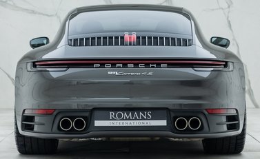 Porsche 911 Carrera 4S 5