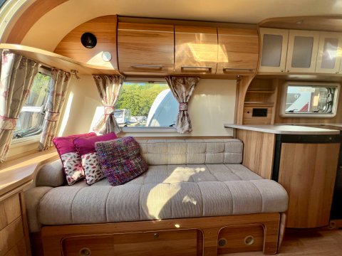 Bailey Pegasus Genoa GT65  16
