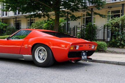 Lamborghini Miura P400 SV 22