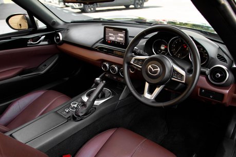 Mazda MX-5 RF SPORT NAV