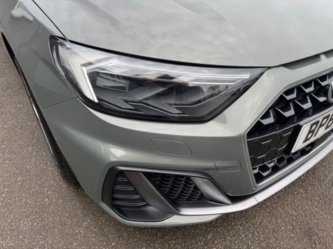 Audi A1 S LINE 35 TFSI S-A 16