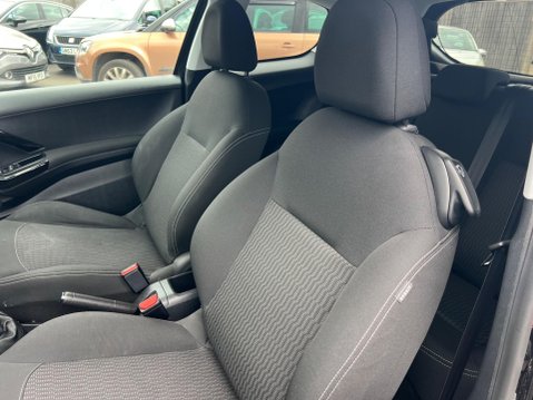 Peugeot 208 1.2 PureTech Black Edition Euro 6 3dr 27