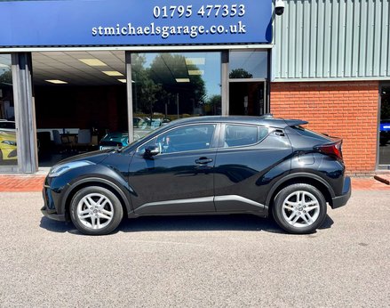 Toyota C-HR 1.8 C-HR Icon HEV CVT 5dr 11