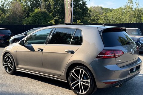 Volkswagen Golf GTD - PANORAMIC ROOF - ACC - SPORT AND SOUND PACK - CARPLAY 2