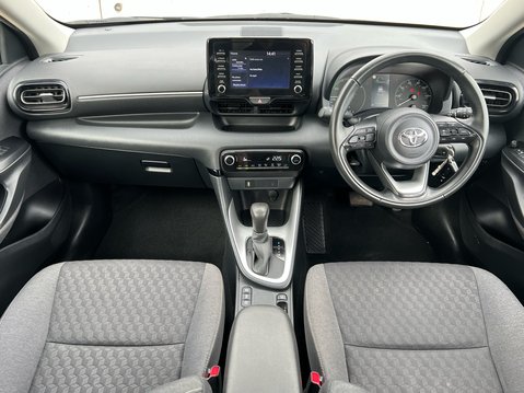Toyota Yaris ICON FHEV 10
