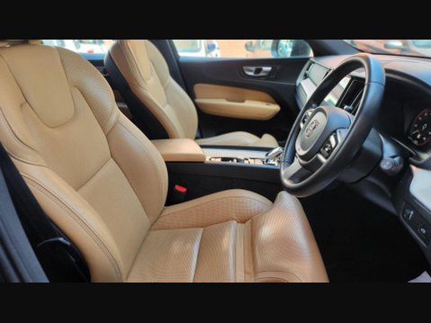 Volvo XC60 B4 INSCRIPTION AWD 16