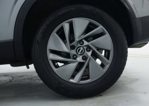 Nissan Qashqai 1.3 DIG-T MHEV Acenta Premium SUV 5dr Petrol Hybrid XTRON Euro 6 (s/s) (158 17