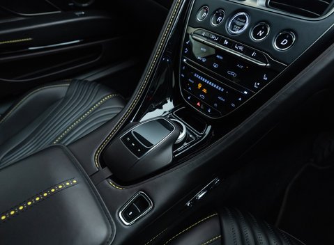 Aston Martin DB11 V8 22