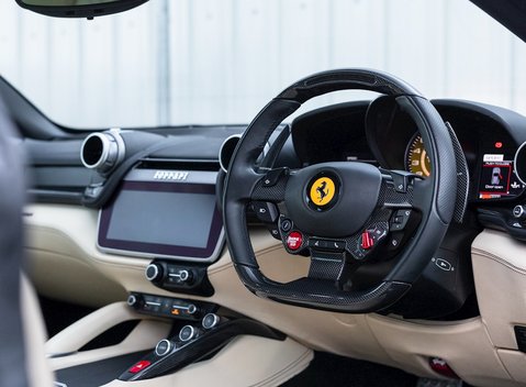 Ferrari GTC4 Lusso 11