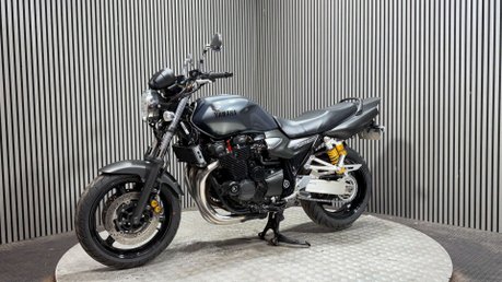 Yamaha XJR1300 RACER 2015 13K MOT MARCH 2027 WARRANTY MUSCLE BIKE 6