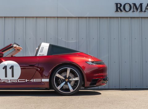 Porsche 911 (992) Targa 4S Heritage Design Edition 35