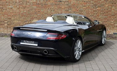 Aston Martin Vanquish Volante 2