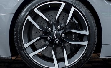 Aston Martin Vanquish Volante 12