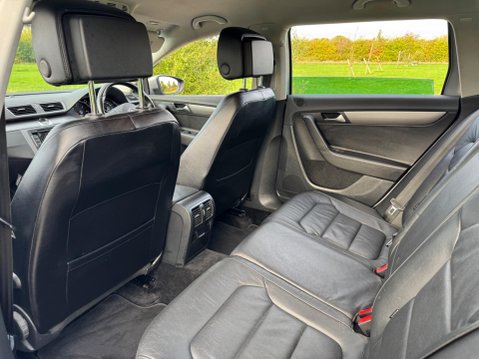 Volkswagen Passat 2.0 TDI BlueMotion Tech Executive Style DSG Euro 5 (s/s) 5dr 37