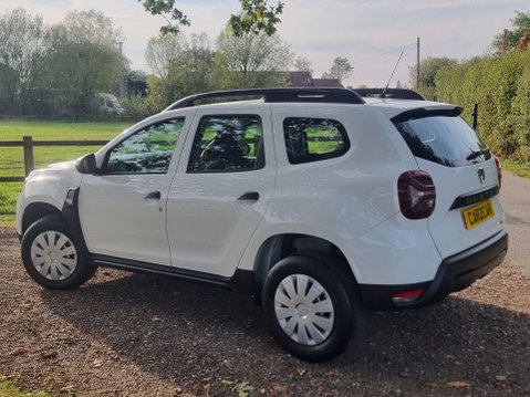Dacia Duster ESSENTIAL TCE 8