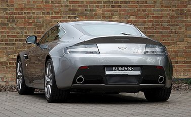 Aston Martin V8 Vantage S 11