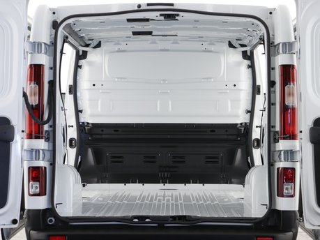 Renault Trafic SL30 90kW 52kWh Advance Van Auto 3