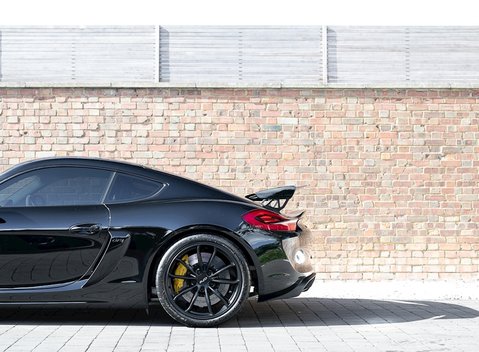 Porsche Cayman GT4 24