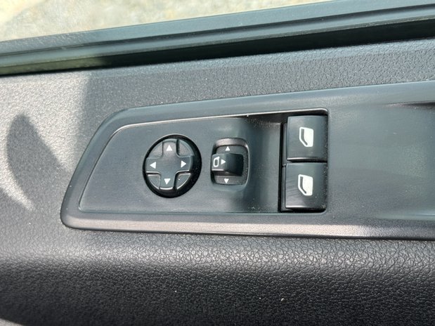 Vauxhall Vivaro Crew Cab AUTO LWB L2H1 Low Roof 3100 Elite Air Con Alloys Sensors Cam Nav E 27