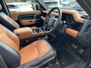 Land Rover Defender X MHEV 29