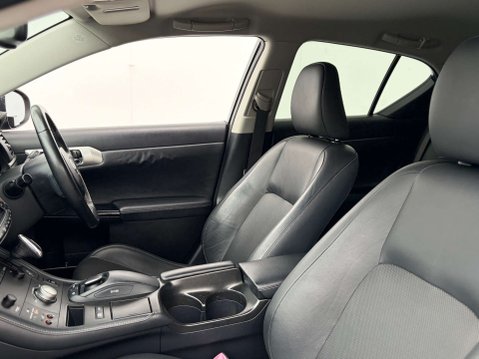 Lexus CT 1.8 CT 200h Luxury CVT 5dr 52