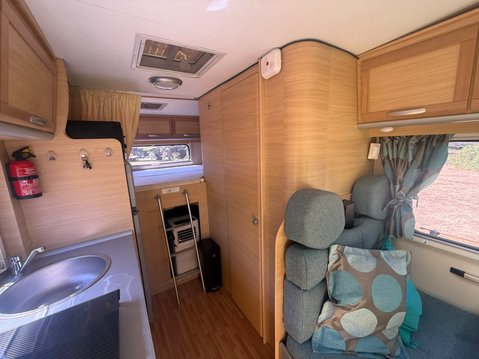 Ford Transit ROLLER TEAM AUTO ROLLER 600G 6 BERTH GARAGE 30